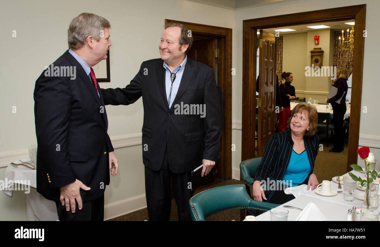 Le CEQ (Council on Environmental Quality) collabore avec des organismes comme le ministère de l'intérieur (DOI) et l'Environmental protection Agency (EPA) pour aborder les politiques environnementales aux États-Unis Ken Salazar, Lisa Jackson et Nancy Sutley ont joué un rôle important dans l'élaboration de ces efforts dans le cadre de la National Governors Association. Banque D'Images