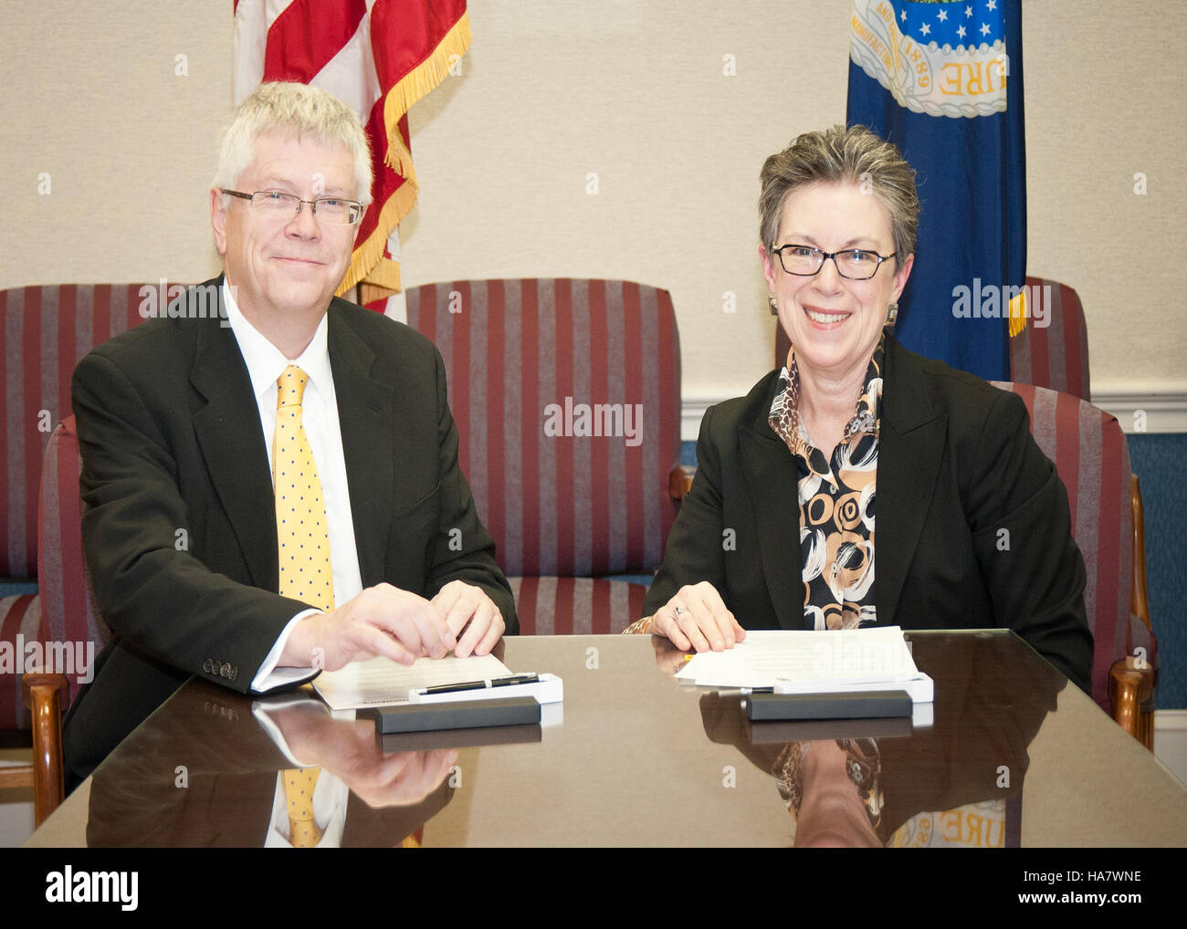 L'USDA a conclu un protocole d'entente (PE) avec le CABI pour faire progresser la recherche en biosciences agricoles. Le partenariat se concentre sur l'amélioration des pratiques agricoles, le développement économique et l'éducation dans le domaine de l'agriculture, avec des avantages mondiaux. Banque D'Images