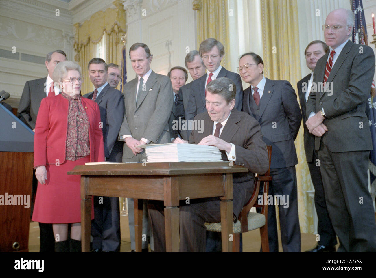 Une célébration du 150e anniversaire de l'USDA, avec des membres du personnel dans la salle à manger de l'État. L'événement souligne le rôle de longue date de l'agence dans les sciences agricoles, les politiques et la fonction publique aux États-Unis. Banque D'Images