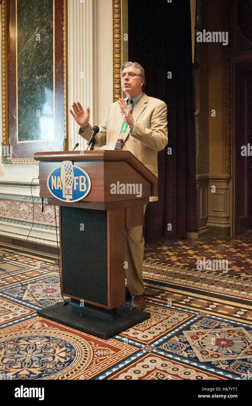 L'économiste en chef, le Dr Joseph Glauber, discute des questions économiques et agricoles au bureau exécutif d'Eisenhower, soulignant le rôle de l'USDA dans l'analyse économique et l'élaboration des politiques. Banque D'Images