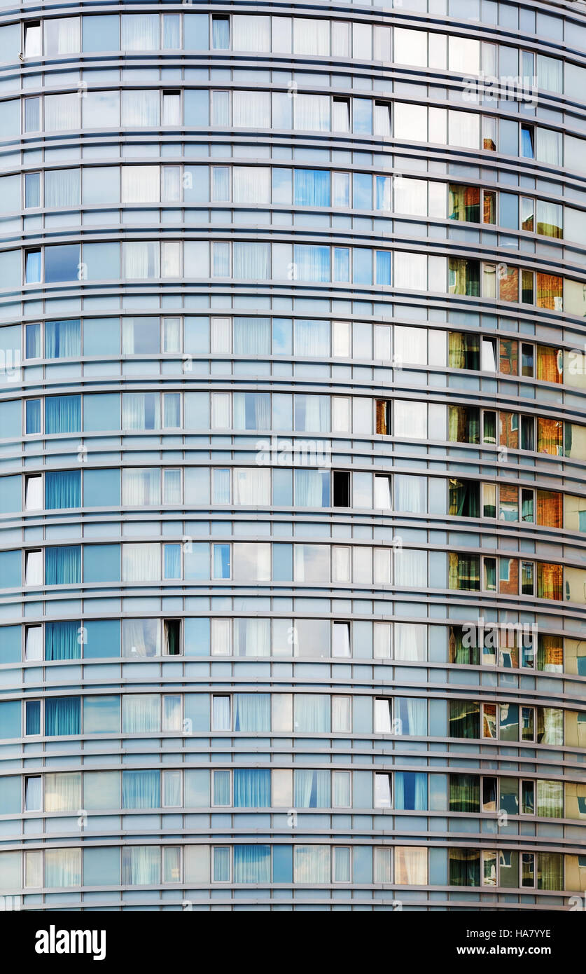 Façade d'un bâtiment moderne de verre et d'acier Banque D'Images
