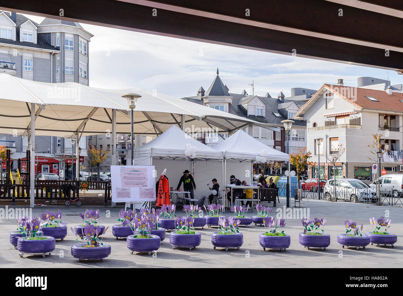 Journée contre la violence de genre dans la ville de Colindres, Cantabria, Espagne, Europe. Banque D'Images