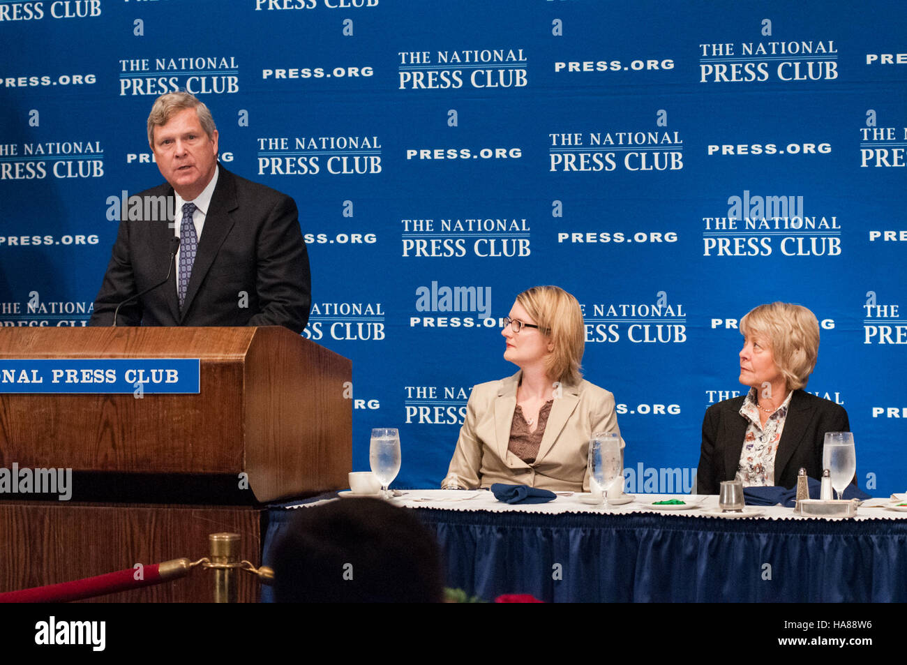 Cette image montre le secrétaire Tom Vilsack du département de l'Agriculture des États-Unis s'exprimant au National Press Club, capturée le 5 juin 2013. Banque D'Images