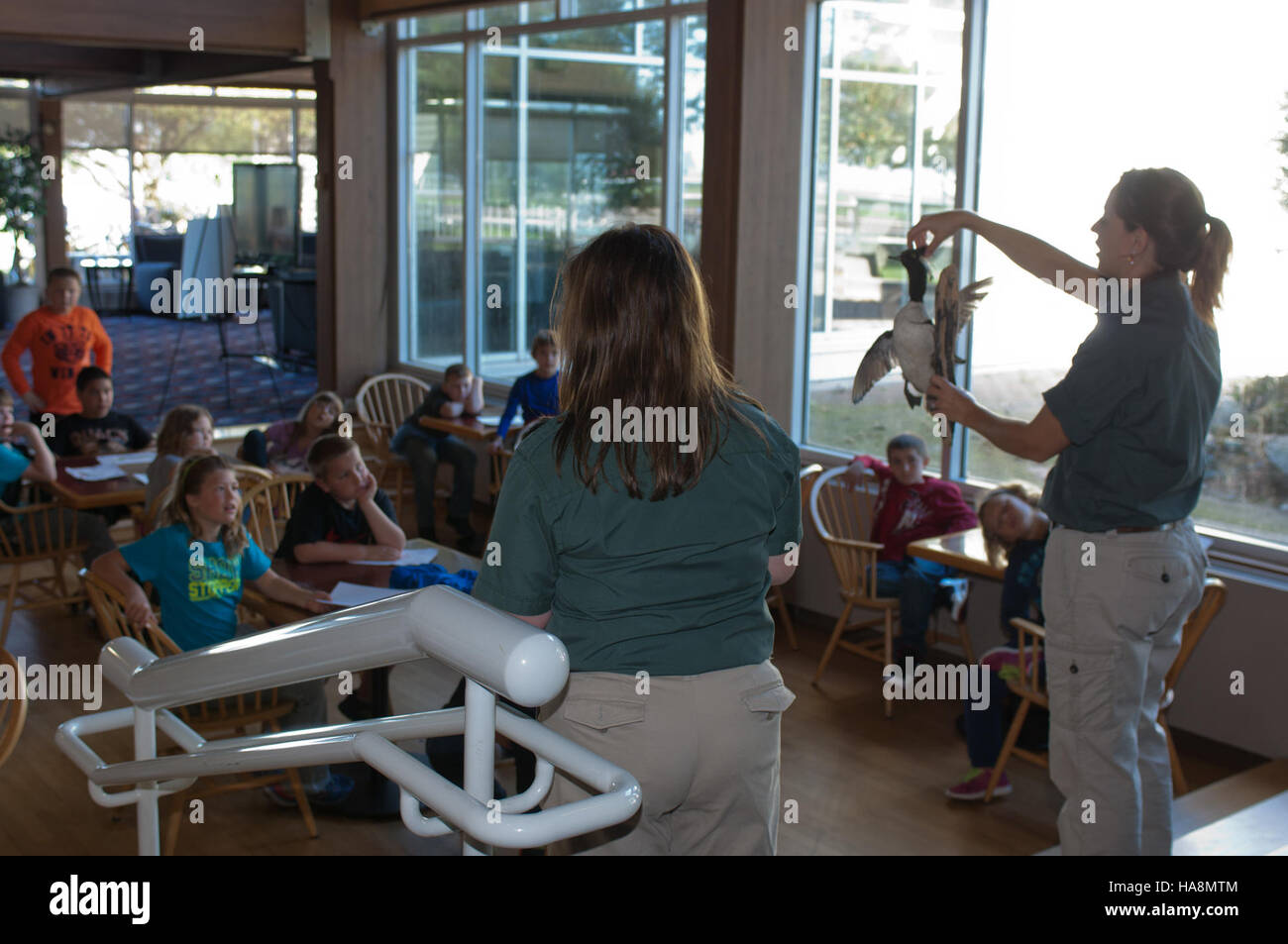 Au parc d'État de Maumee Bay, la division de la faune de l'Ohio a organisé des activités intérieures et extérieures pour les enfants, favorisant la sensibilisation à la conservation pendant qu'un concours de sélection de la faune a eu lieu. Banque D'Images