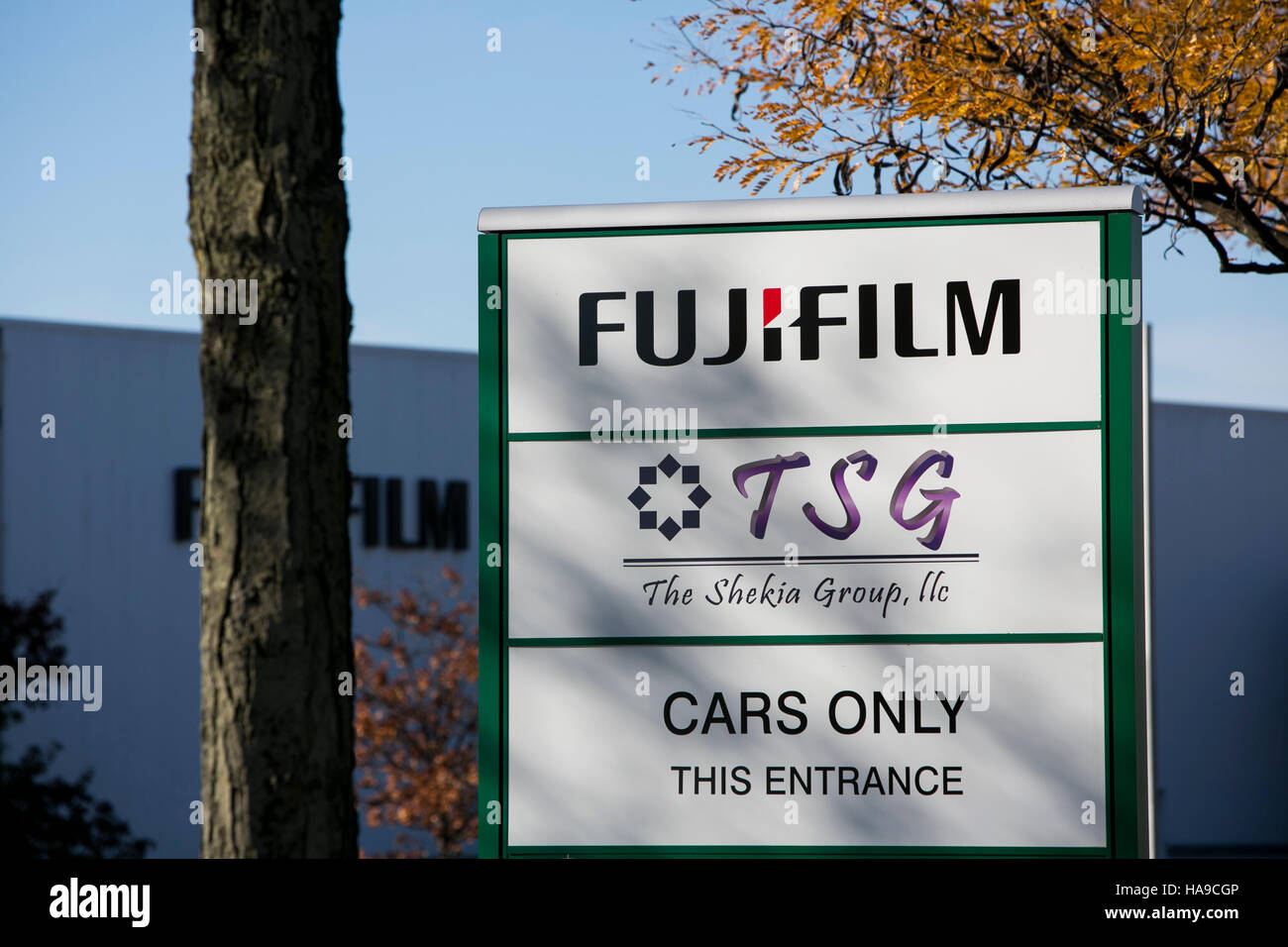 Un logo affiche à l'extérieur d'un établissement occupé par Fujifilm à Edison, New Jersey le 6 novembre 2016. Banque D'Images