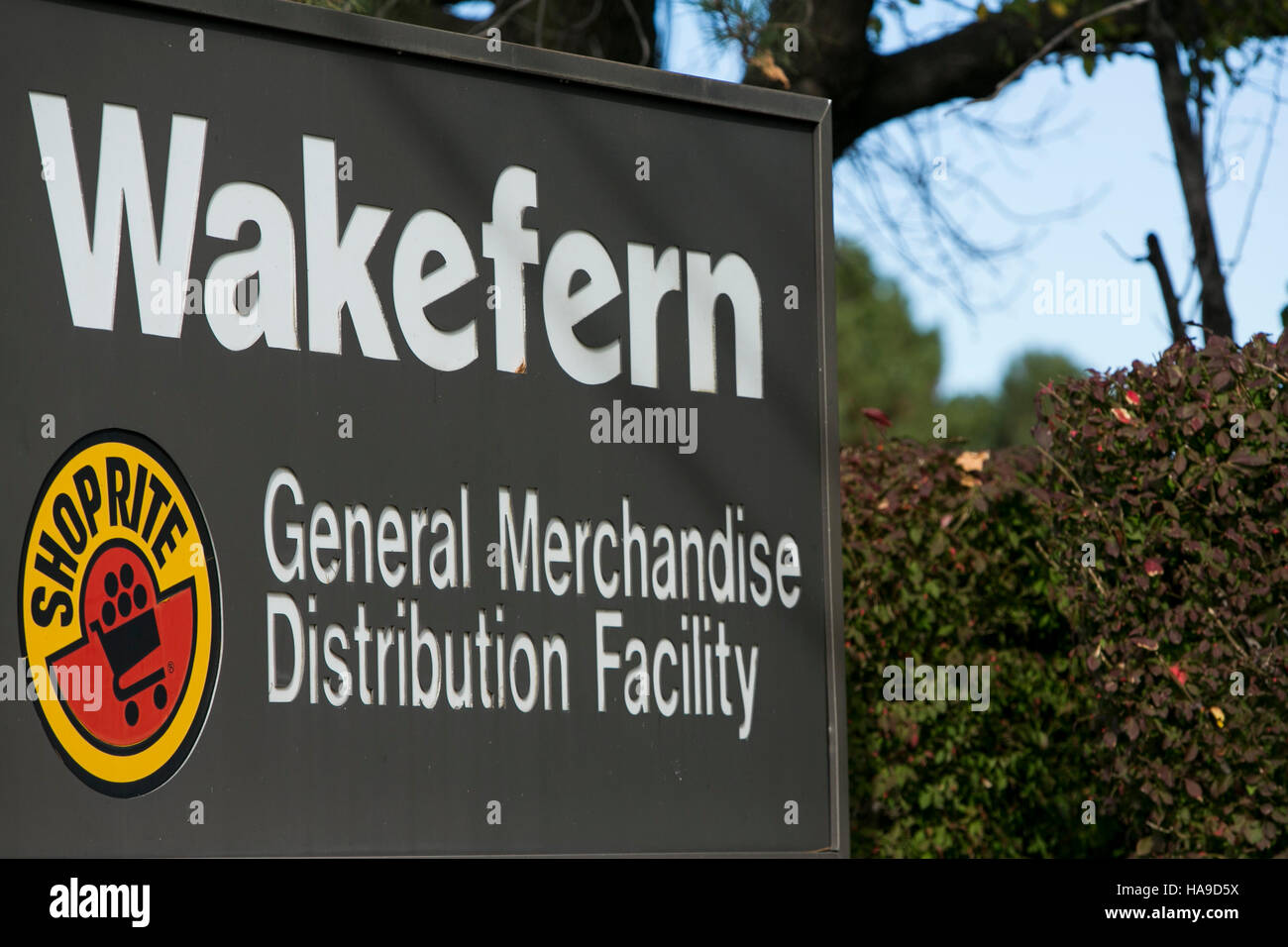 Un logo affiche à l'extérieur d'un établissement occupé par la Wakefern Food Corporation à Monroe Township, New Jersey le 6 novembre 2016. Banque D'Images