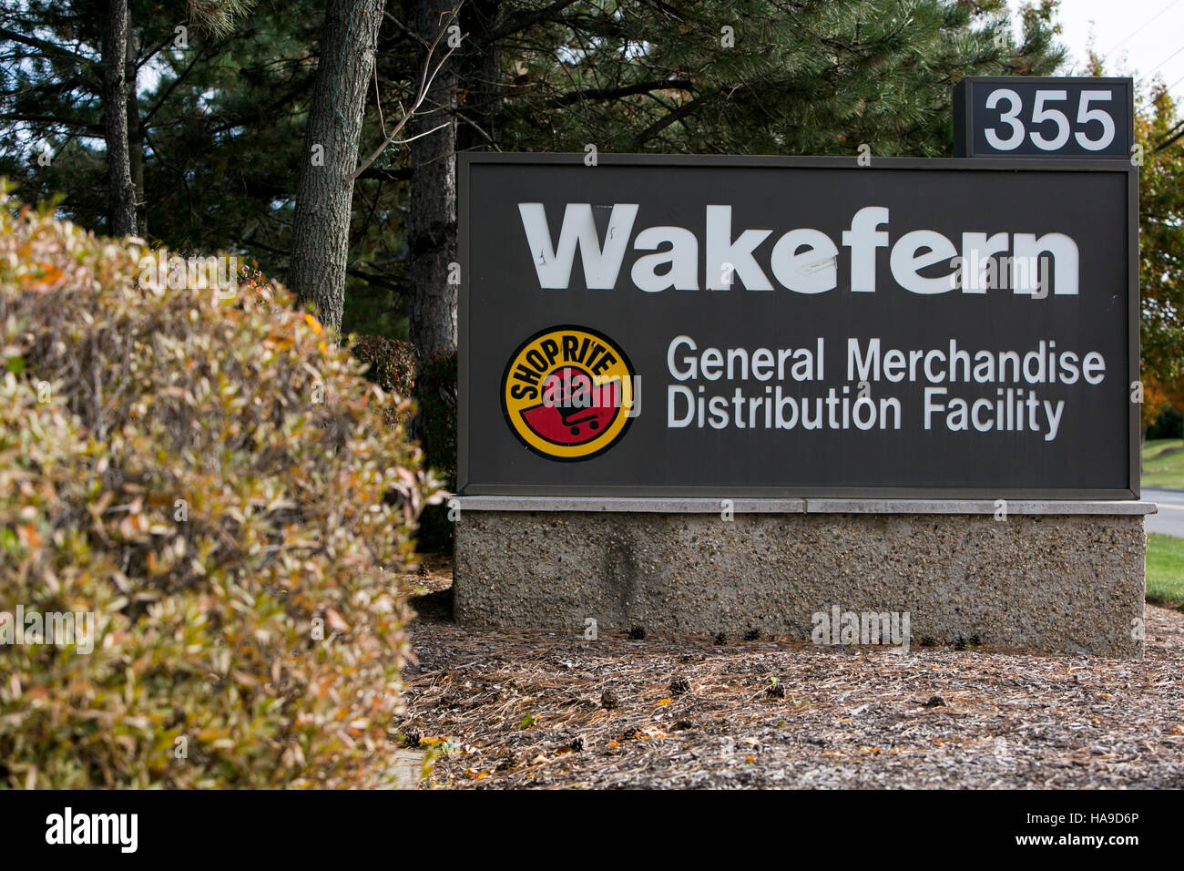 Un logo affiche à l'extérieur d'un établissement occupé par la Wakefern Food Corporation à Monroe Township, New Jersey le 6 novembre 2016. Banque D'Images