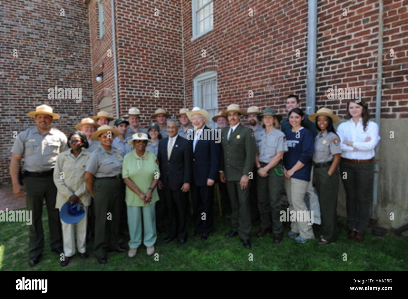 Le 2 avril 2010, le secrétaire à l'intérieur, Ken Salazar, a parlé de la croissance positive de l'emploi dans le secteur des parcs nationaux, soulignant la contribution économique et sociale des emplois dans les services des parcs au développement du pays. Banque D'Images