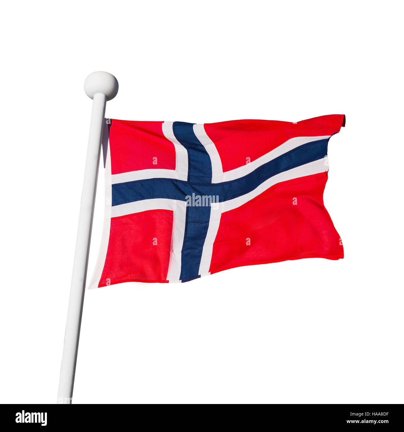 Pavillon de la Norvège en agitant sur pôle isolé sur fond blanc Banque D'Images