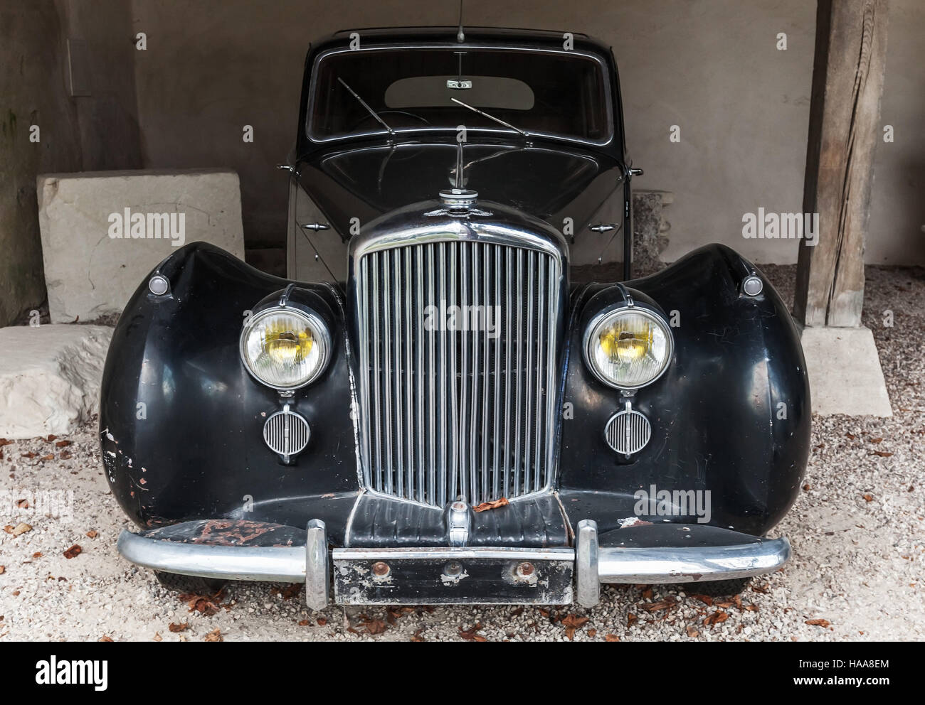 Chenonceau, France - 20 août 2016 : Old black Bentley Mark VI à la voiture de luxe produite par Bentley. Libre vue avant Banque D'Images