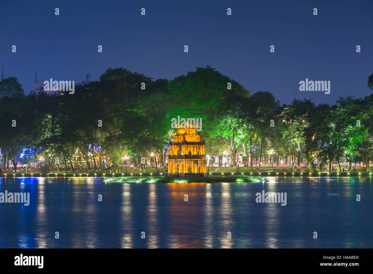 Thap Rua temple ou Turtle Tower at night, Hoan Kiem, Hanoi, Vietnam Banque D'Images