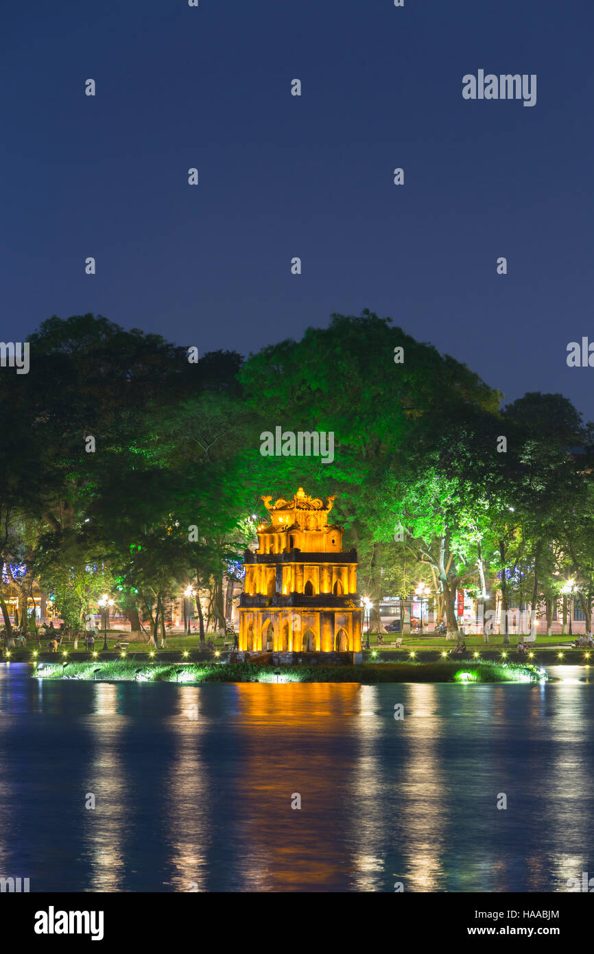 Thap Rua temple ou Turtle Tower at night, Hoan Kiem, Hanoi, Vietnam Banque D'Images