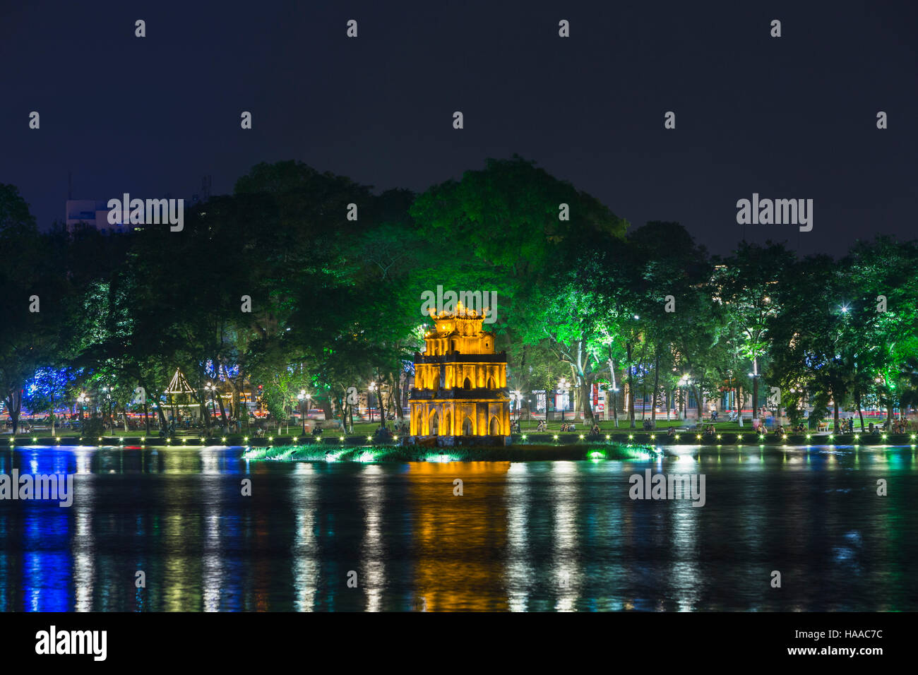 Thap Rua temple ou Turtle Tower at night, Hoan Kiem, Hanoi, Vietnam Banque D'Images