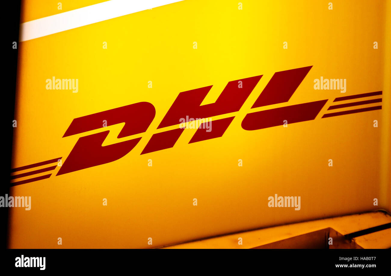 Logo das der Marke 'DHL', Berlin. Banque D'Images
