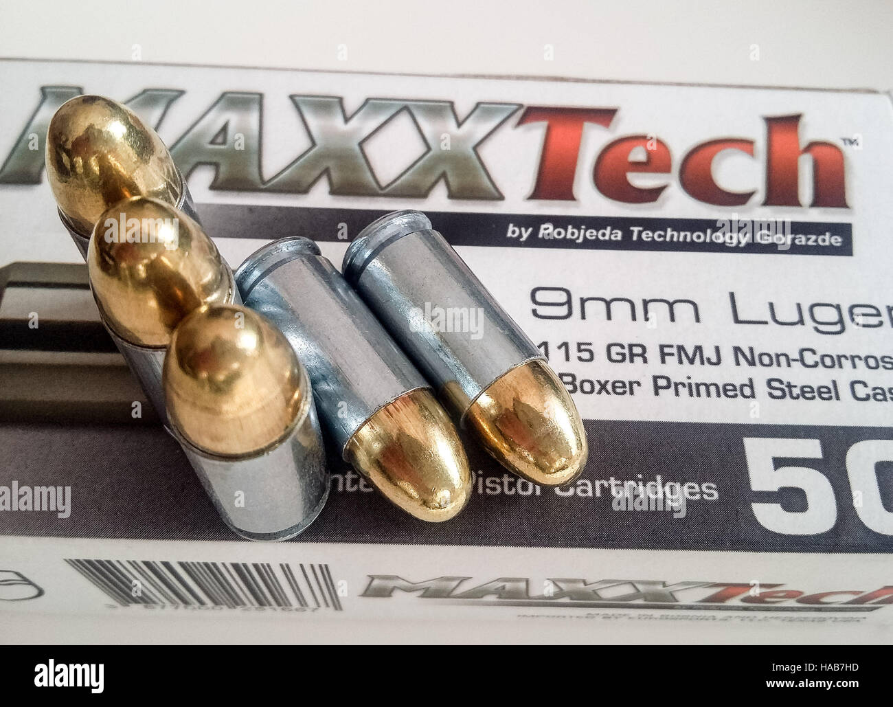 Gdansk, Pologne 28 novembre 2016 photos prises au fichier 2015 et 2016 au stand de tir à Gdansk, Pologne . La Bosnie-Herzégovine a fait MaxxTech 9mm Luger munitions fort est vu le ministre polonais de la défense, Antoni Macierewicz a suggéré que les citoyens l'accès aux armes à feu en Pologne peut être élargi dans l'avenir. Macierewicz a déclaré qu'une étape importante dans cette direction a été la création de la nouvelle force de défense territoriale, basée sur des bénévoles. Credit : Michal Fludra/Alamy Live News Banque D'Images