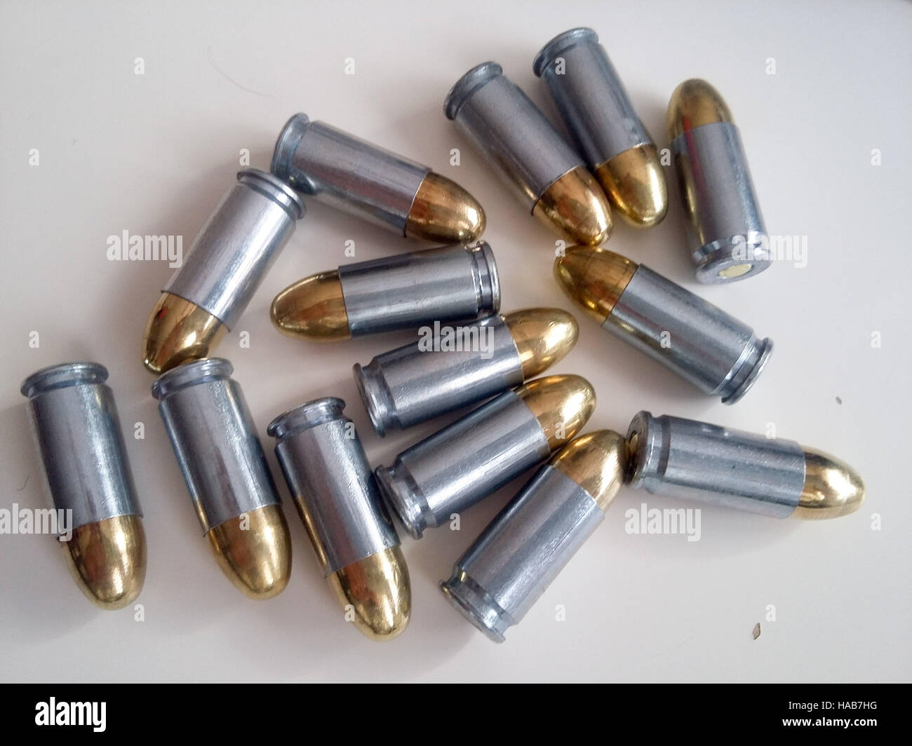 Gdansk, Pologne 28 novembre 2016 photos prises au fichier 2015 et 2016 au stand de tir à Gdansk, Pologne . La Bosnie-Herzégovine a fait MaxxTech 9mm Luger munitions fort est vu le ministre polonais de la défense, Antoni Macierewicz a suggéré que les citoyens l'accès aux armes à feu en Pologne peut être élargi dans l'avenir. Macierewicz a déclaré qu'une étape importante dans cette direction a été la création de la nouvelle force de défense territoriale, basée sur des bénévoles. Credit : Michal Fludra/Alamy Live News Banque D'Images