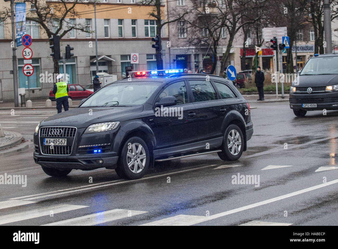 Gdansk, Pologne 29 novembre 2016 Président de Pologne Andrzej Duda assiste à la 94e anniversaire de la fête de la marine polonaise de Gdynia. Convoi présidentiel de voiture est vu. Banque D'Images