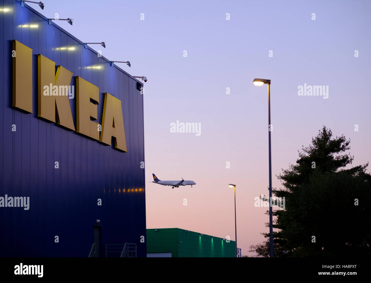 Le 29 novembre 2016, Zaventem, Belgique : un avion de Deutsche Lufthansa AG est l'atterrissage à Zaventem (aéroport de Bruxelles). PHOTO : THIERRY MONASSE/DPA - PAS DE SERVICE DE FIL- Photo : Thierry Monasse/dpa Banque D'Images