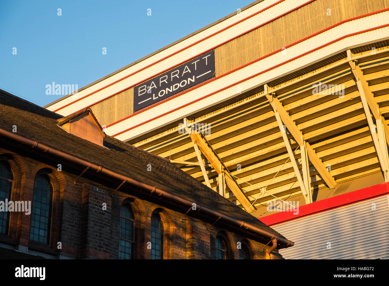 Londres, Royaume-Uni. 29 Nov, 2016. L'escrime et Barratt signe à West Ham United's ancien Boleyn Ground stadium à Upton Park. Le stade est actuellement en cours de démolition. Credit : Mark Kerrison/Alamy Live News Banque D'Images