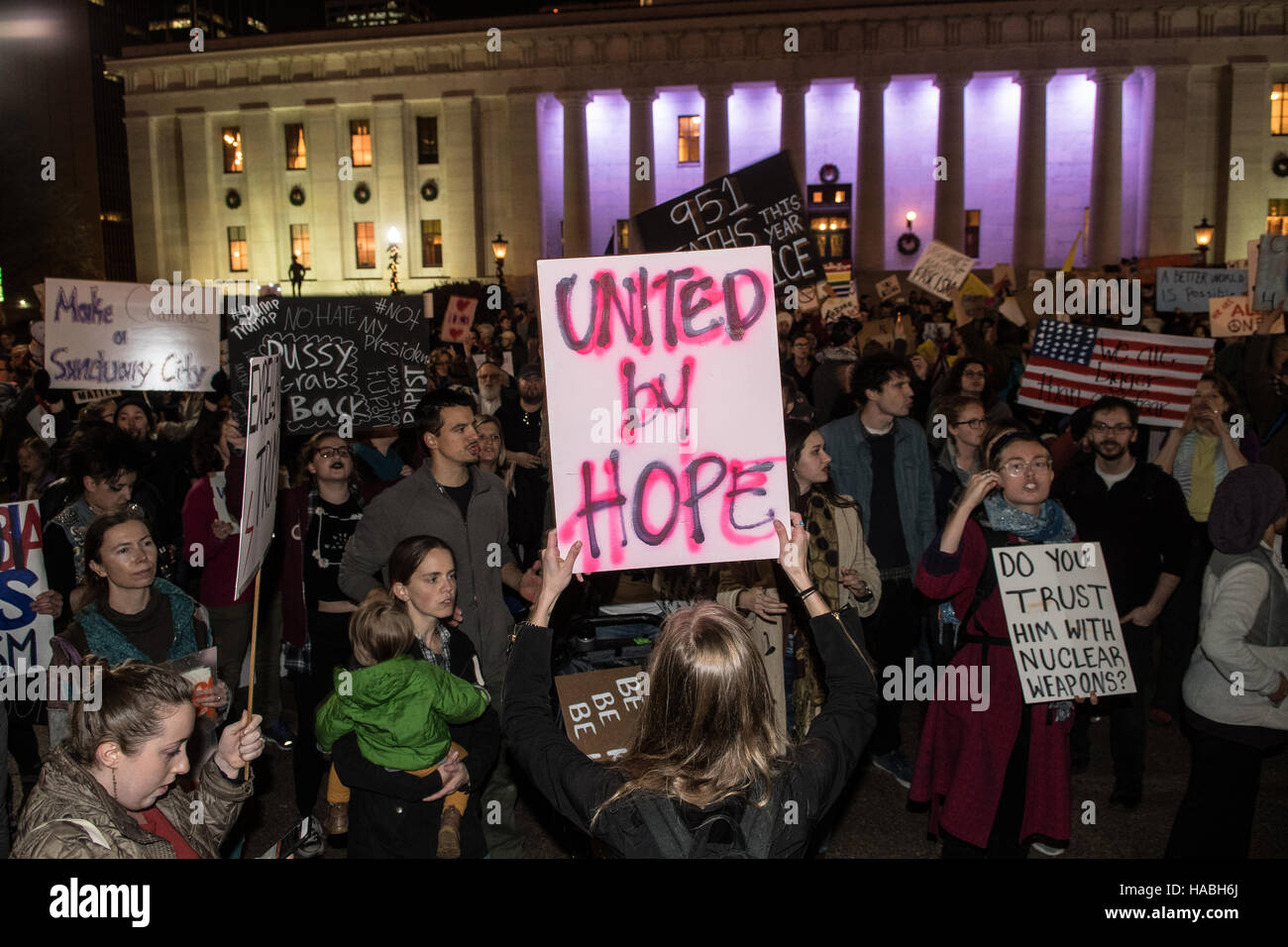 Columbus, OH, USA. Novembre 29,2016. Les foules se rassemblent au centre-ville de montrer une ville unifiée contre la haine, la bigoterie et promouvoir gratuitement Banque D'Images