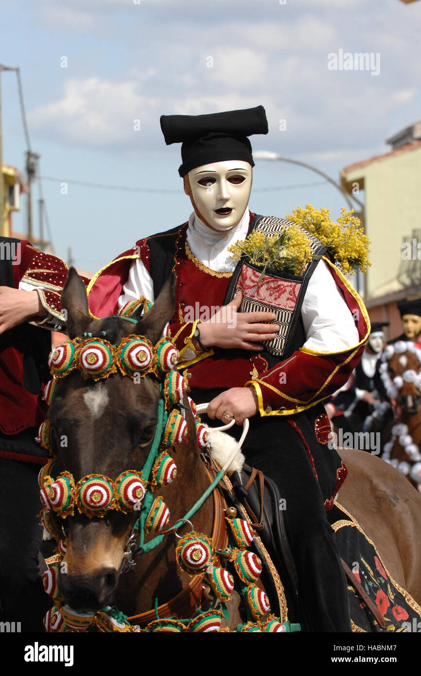 Masque à la Sartiglia sarde fête et carnaval parade, Oristano, Sardaigne, Italie Banque D'Images