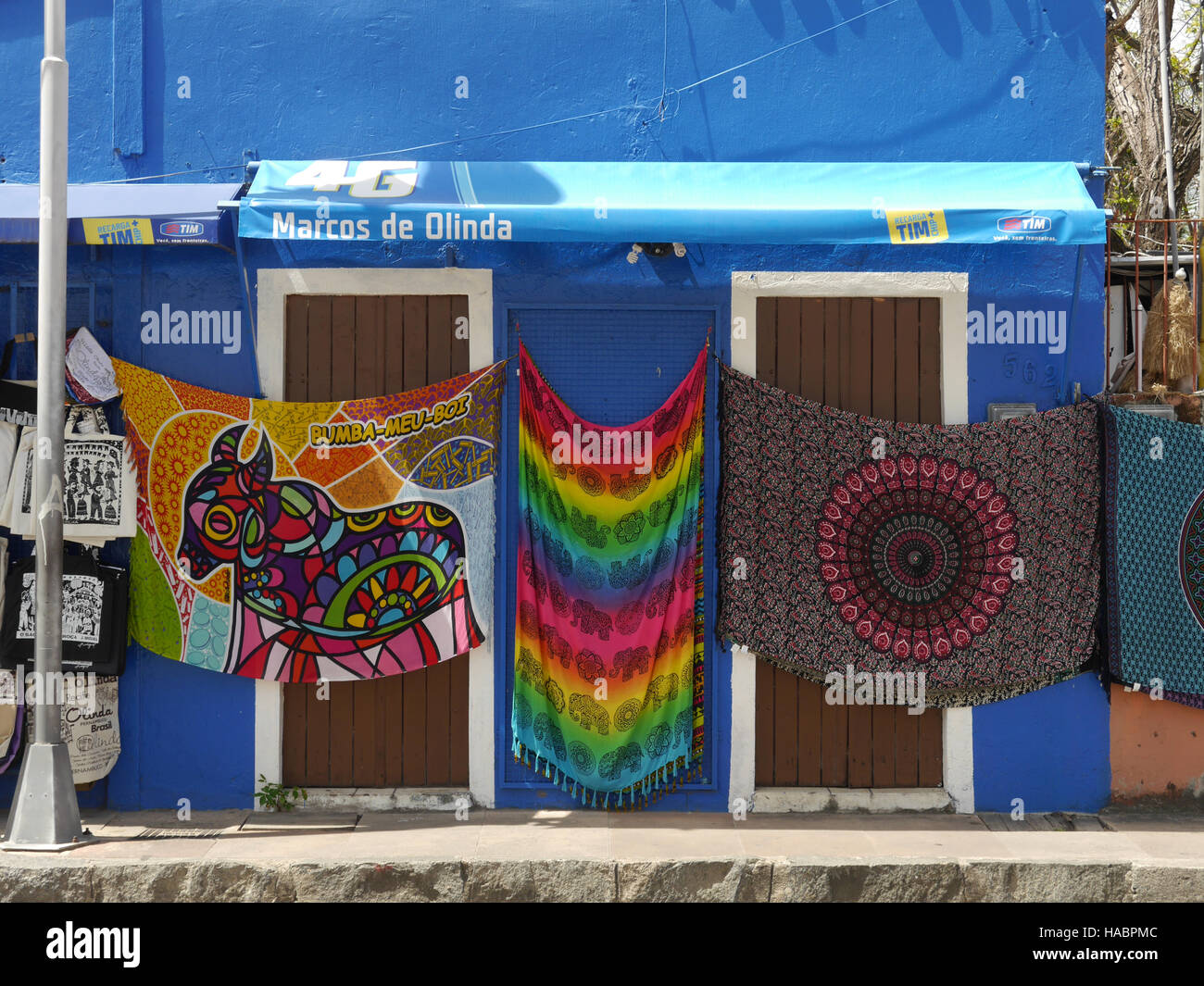 Plaids colorés ornant shopfront Olinda Banque D'Images