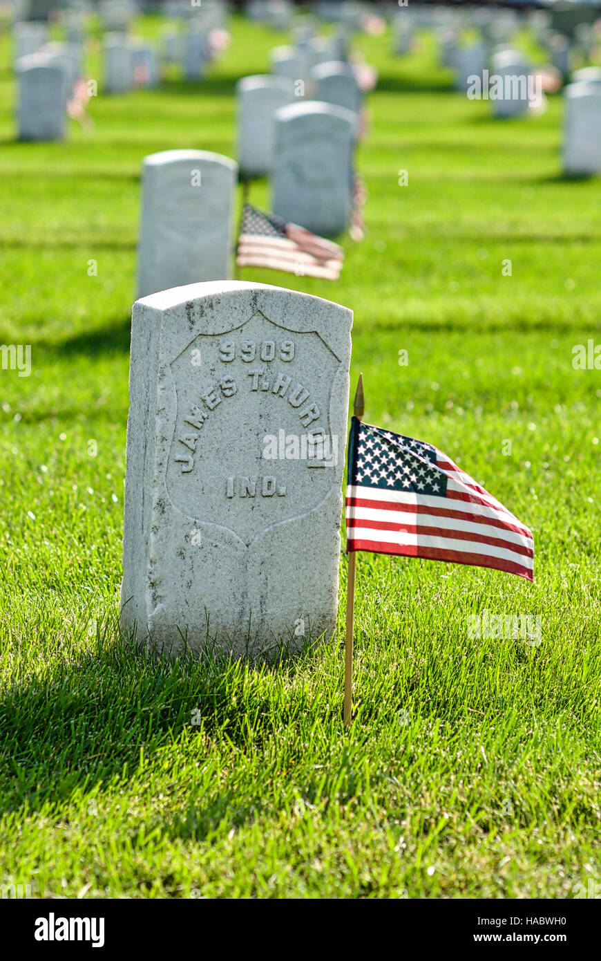 Fort Myer, Virginie, USA - 1 mai 2015 : American flags la mémoire des anciens combattants inhumés au cimetière national d'Arlington à Fort Myer, près de Washington, D.C. Banque D'Images