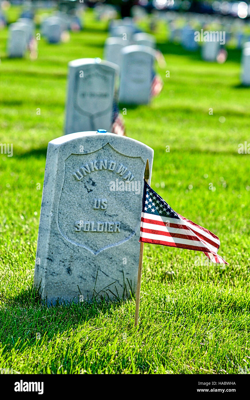 Fort Myer, Virginie, USA - 1 mai 2015 : American flags la mémoire des anciens combattants inhumés au cimetière national d'Arlington à Fort Myer, près de Washington, D.C. Banque D'Images