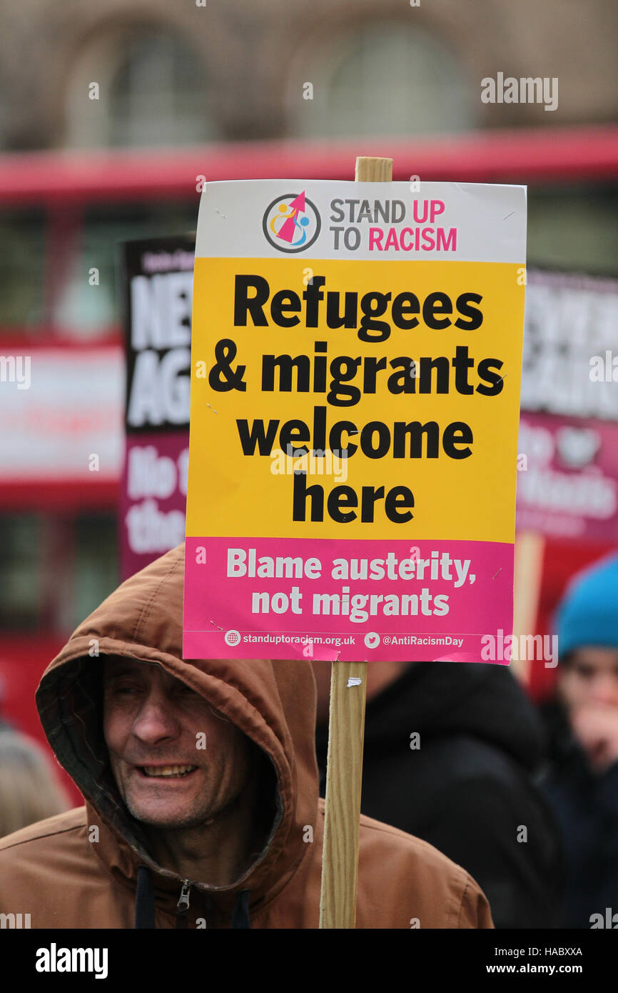 Les manifestants à la BBC Studios protestaient contre la Andrew Marr show interroger Marine Le Pen Président du Front National je Banque D'Images