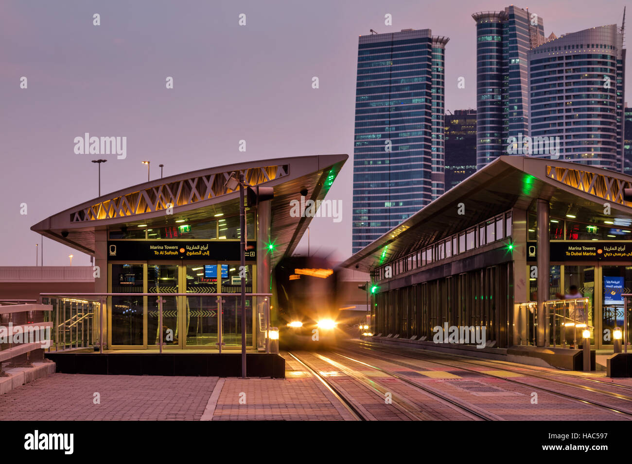 Le tramway de Dubaï est un tramway situé à Al Sufouh, DUBAÏ, ÉMIRATS ARABES UNIS. C'est une liaison ferroviaire entre le métro de Dubaï et Marina de Dubaï Banque D'Images