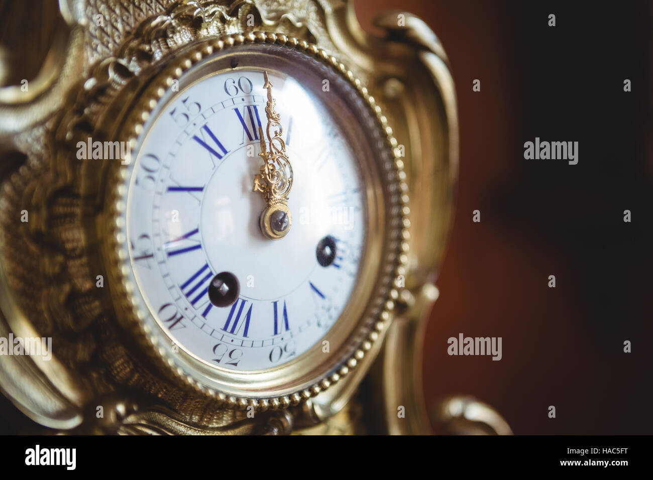 Close-up of golden montre design Banque D'Images