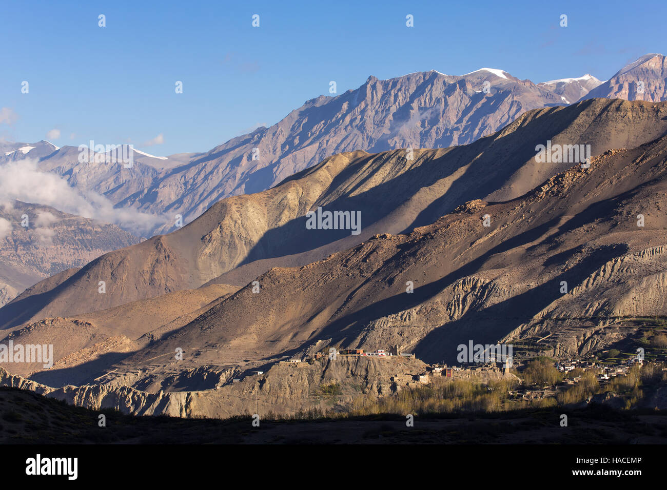 Magnifique paysage de montagne village de Muktinath Mustang inférieur, District du Népal. Banque D'Images