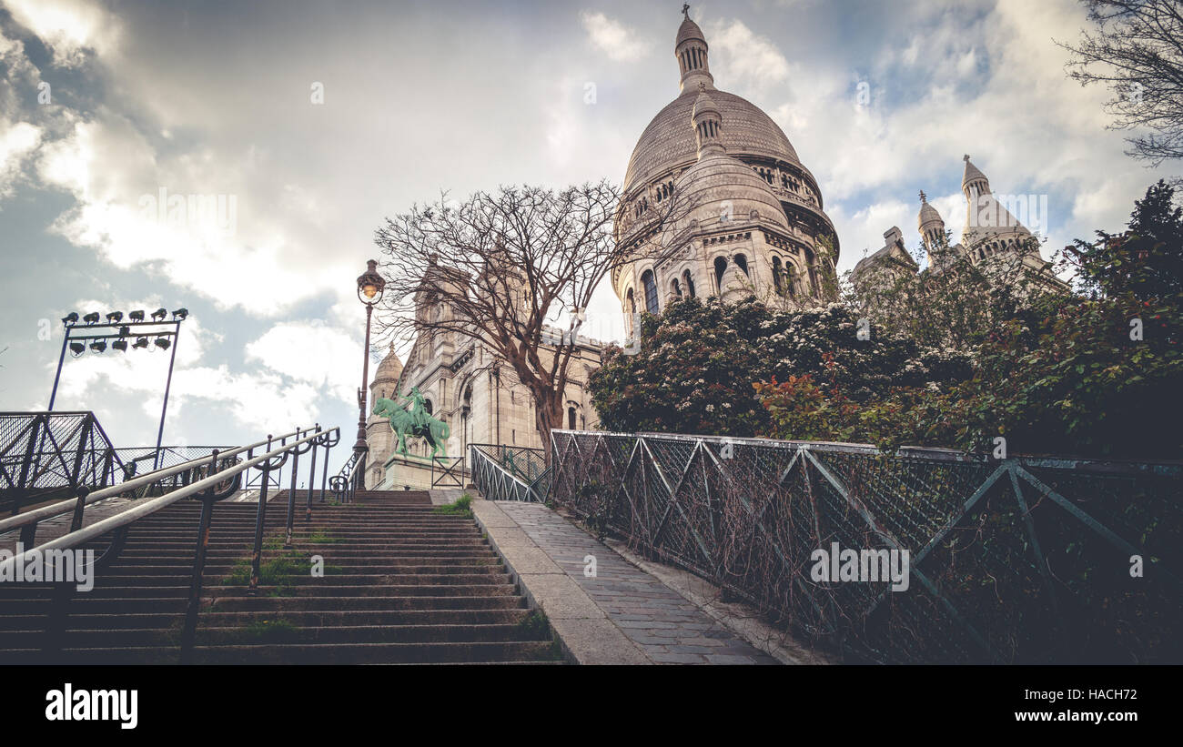 Vue de dessous le Sacré-Cœur à Montmartre Banque D'Images