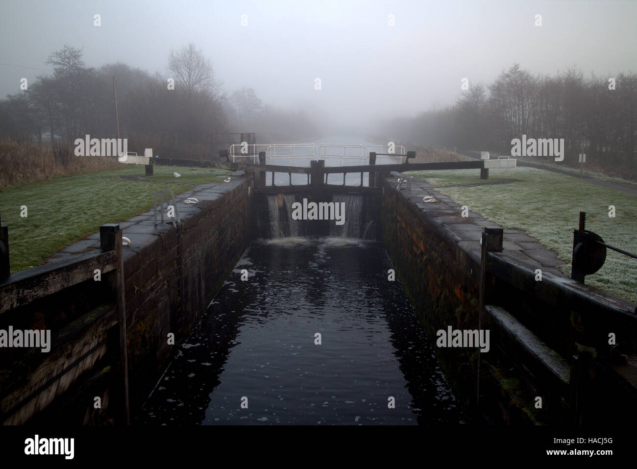Foggy brumeux suite canal et Clyde Glasgow, Écosse, Royaume-Uni Banque D'Images