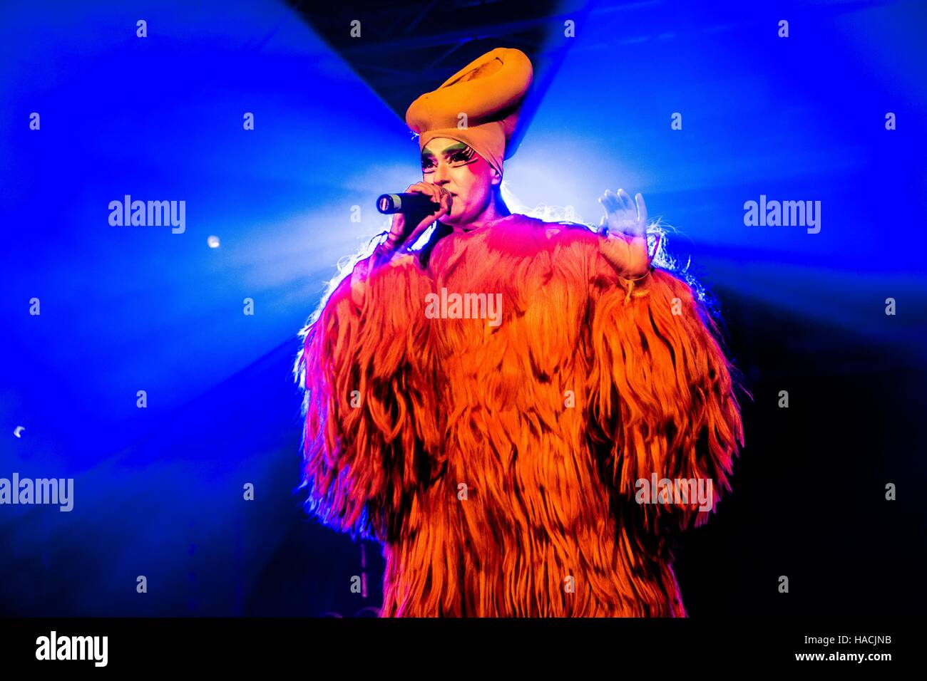 Milano, Italie. 28 Nov, 2016. Merrill Beth Nisker, mieux connu sous son nom de scène de pêches, il se produit à l'Circolo Magnolia. © Mairo Cinquetti/Pacific Press/Alamy Live News Banque D'Images