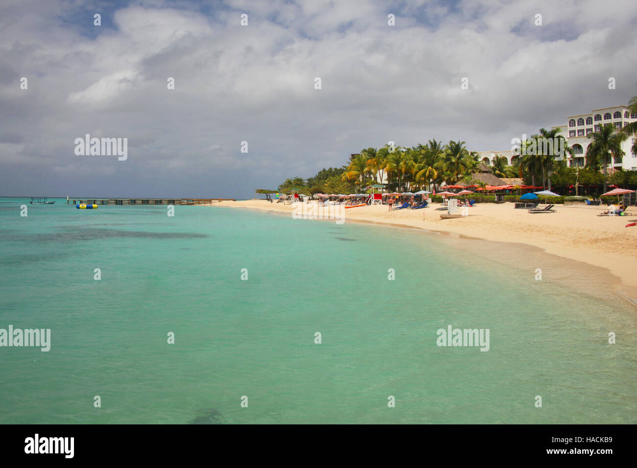 Plage de Doctor's Cave, à Montego Bay, Jamaïque, Caraïbes. Banque D'Images