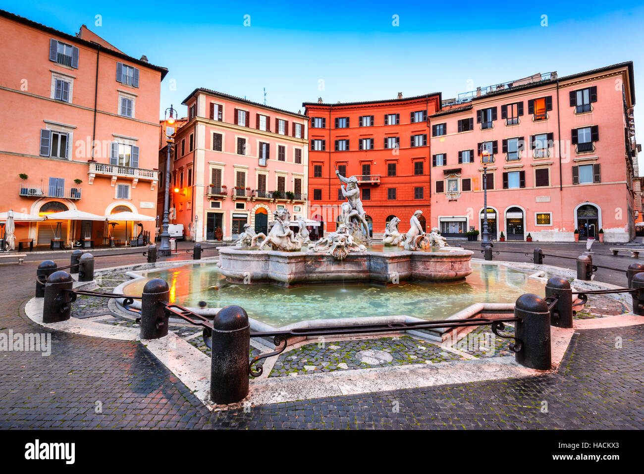 Rome, Italie. La fontaine de Neptune, à Piazza Navona. Cette fontaine de 1576 représente le dieu Neptune avec son trident lutte contre une pieuvre et Banque D'Images