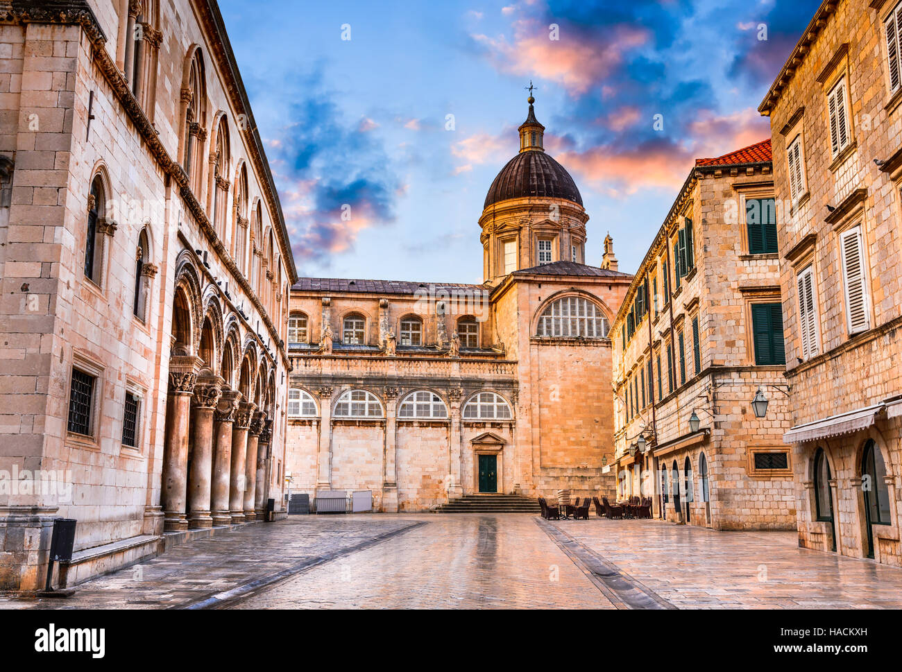 Dubrovnik, Croatie. Cathédrale de l'Assomption dans la vieille ville de Raguse l'une des principales destinations touristiques de la Méditerranée. Banque D'Images