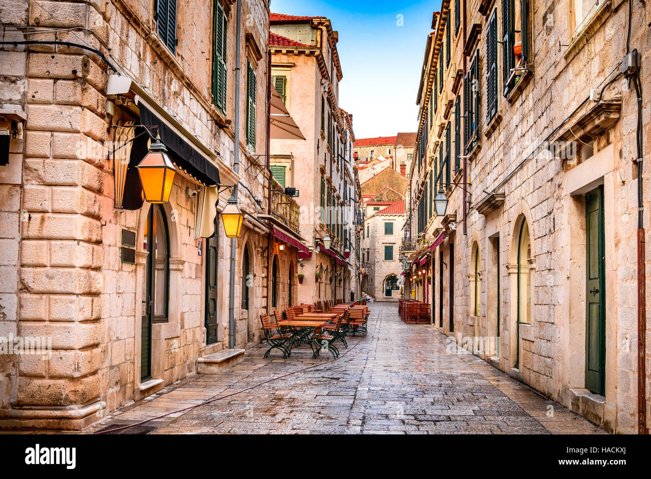 Dubrovnik, Croatie. Vieille ville de Dubrovnik vue sur la rue (cité médiévale) dans la région de Raguse Stradum. Banque D'Images