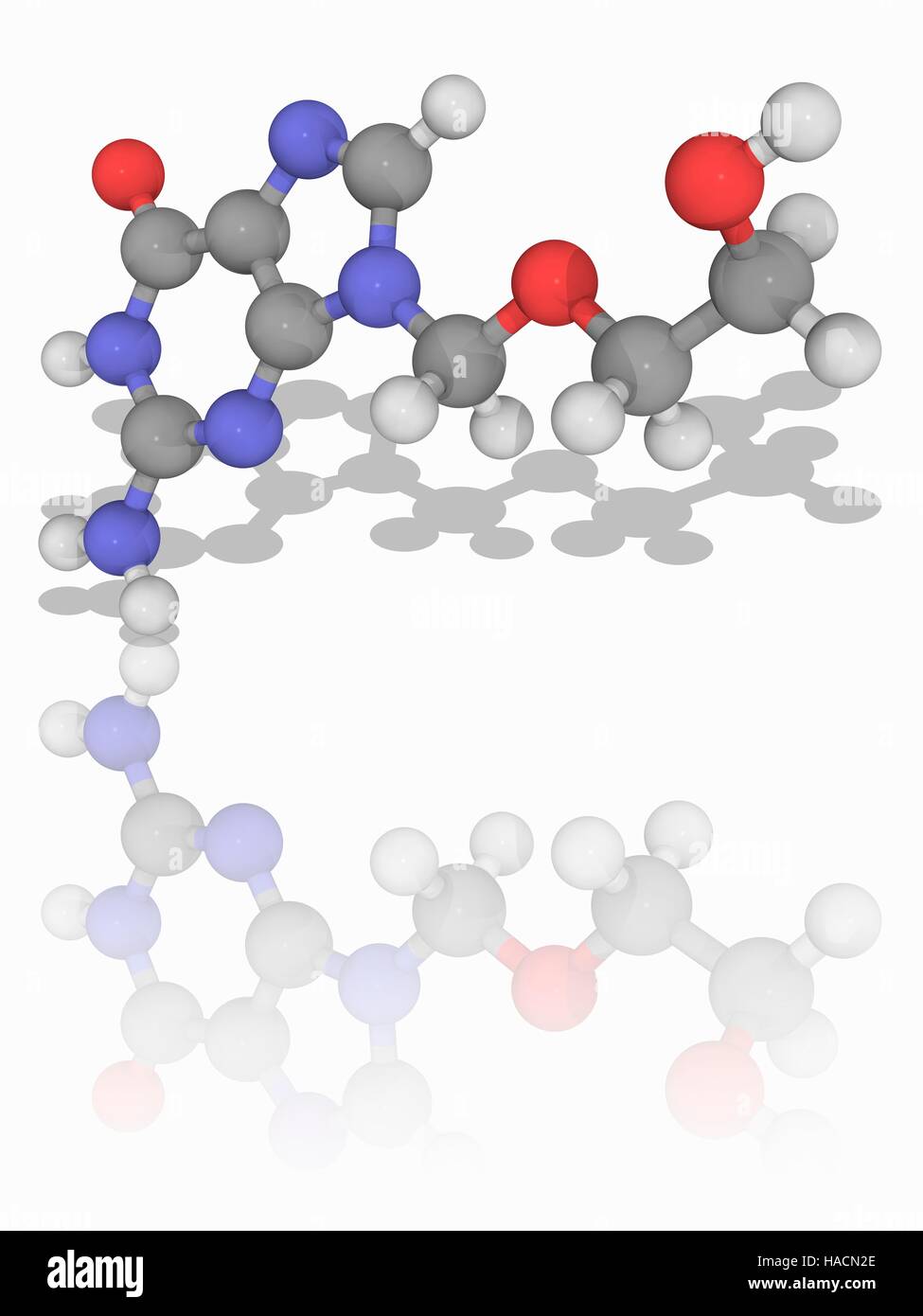 L'acyclovir. Le modèle moléculaire de l'antiviral acyclovir (C8.H11.N5.O3). C'est l'un des plus couramment utilisés, les médicaments antiviraux utilisés pour des maladies comme l'herpès. Il agit en inhibant la production de l'ADN viral, ce qui empêche le virus de se reproduire. Les atomes sont représentés comme des sphères et sont codés par couleur : carbone (gris), l'hydrogène (blanc), l'azote (bleu) et d'oxygène (rouge). L'illustration. Banque D'Images