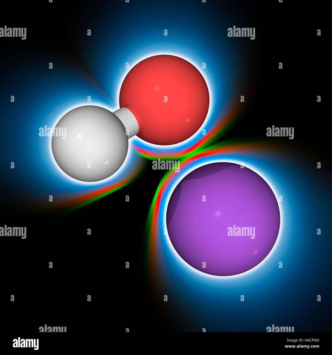 L'hydroxyde de sodium. Le modèle moléculaire de la base métallique caustique hydroxyde de sodium (NaOH), utilisée principalement comme une composante chimique importante dans la production de pâte et papier, textiles, de l'eau potable, les savons et détergents. Les atomes sont représentés comme des sphères et sont de couleurs différentes : l'hydrogène (blanc), l'oxygène (rouge) et de sodium (violette). L'illustration. Banque D'Images