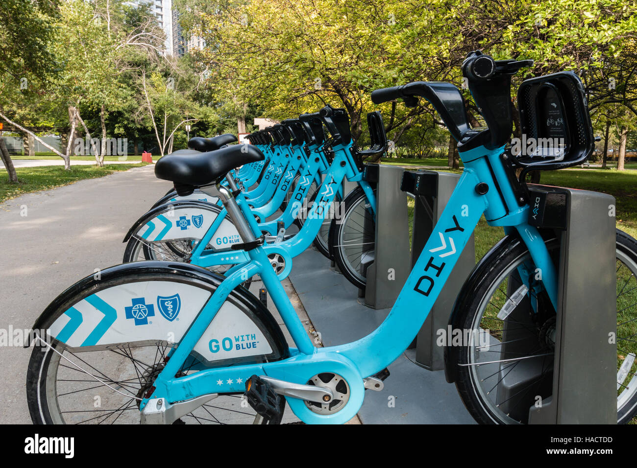 Location de vélos partagés sont la nouvelle façon de se rendre à Chicago. Se partager les cycles à louer offre à de nombreux endroits Banque D'Images