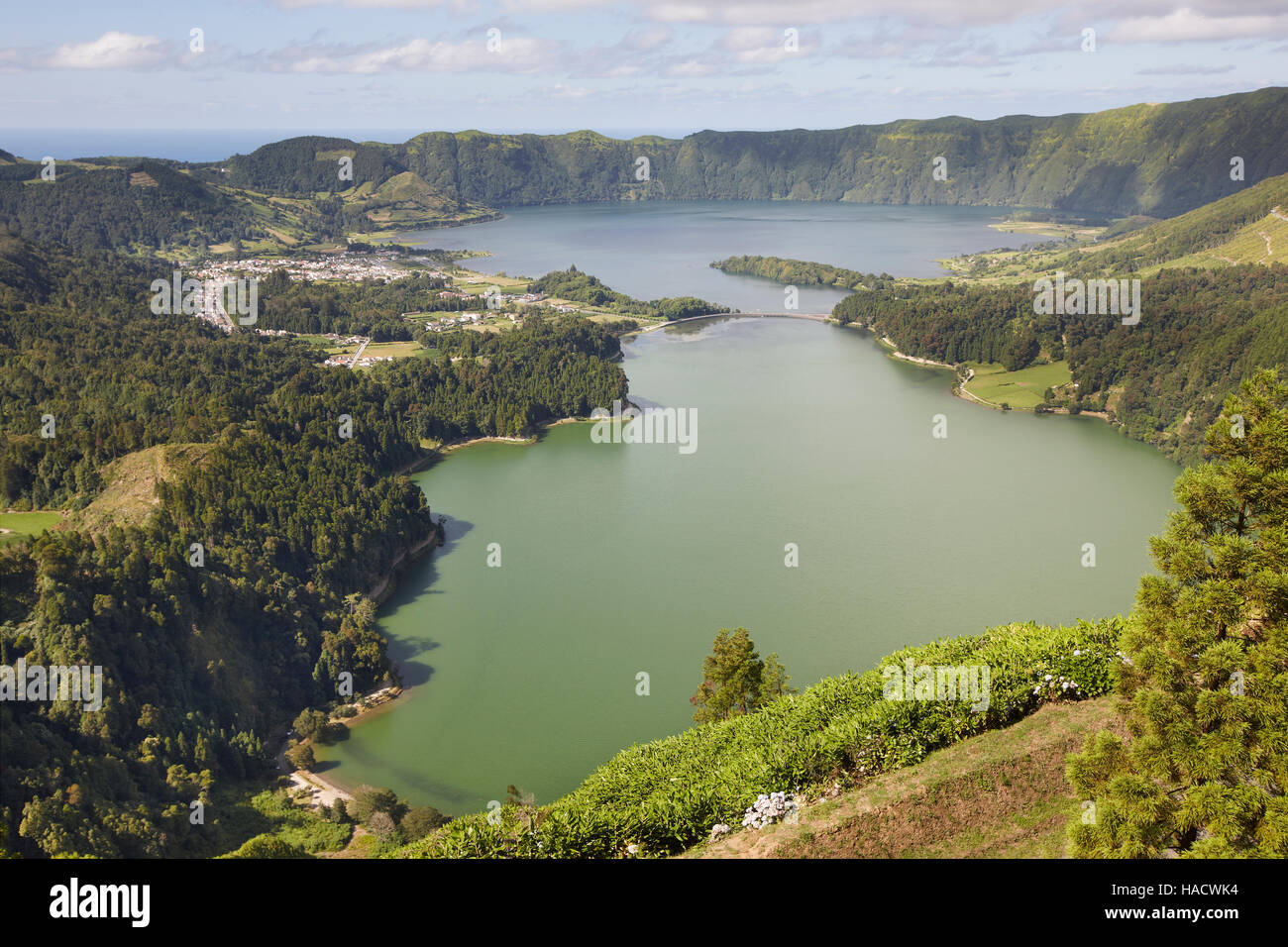 Paysage avec des lacs. Lagoa Azul Lagoa Verde. Sao Miguel. Açores. Portugal Banque D'Images