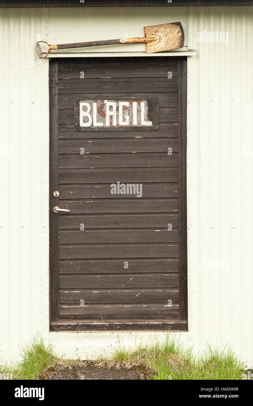 Lakagigar, Islande - L'une des portes du Blagil hut à cratères de Laki Parc national avec une vieille pelle au-dessus. Banque D'Images