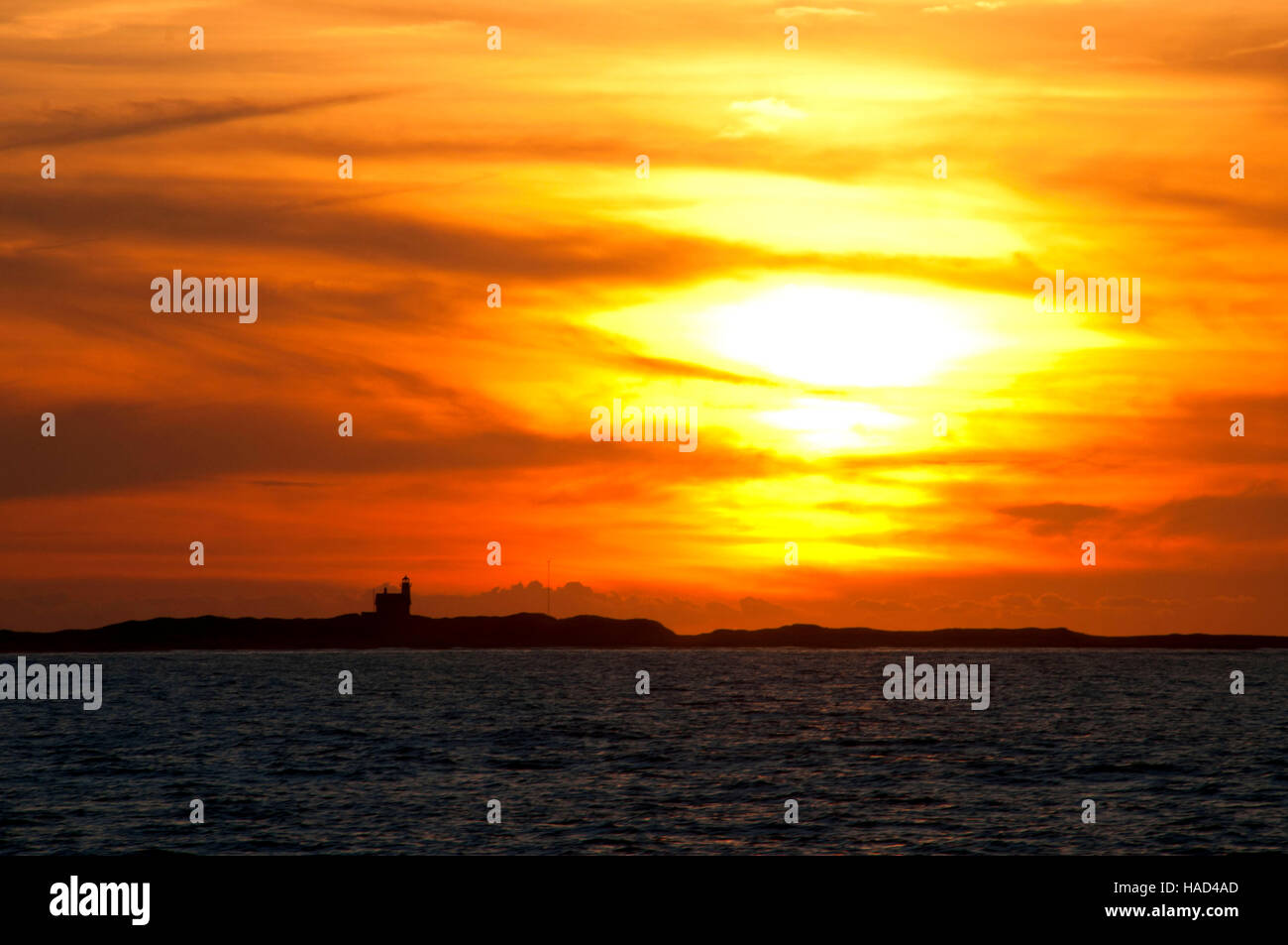L'île de bloc phare du coucher du soleil à partir de ferry, Block Island, Rhode Island Banque D'Images