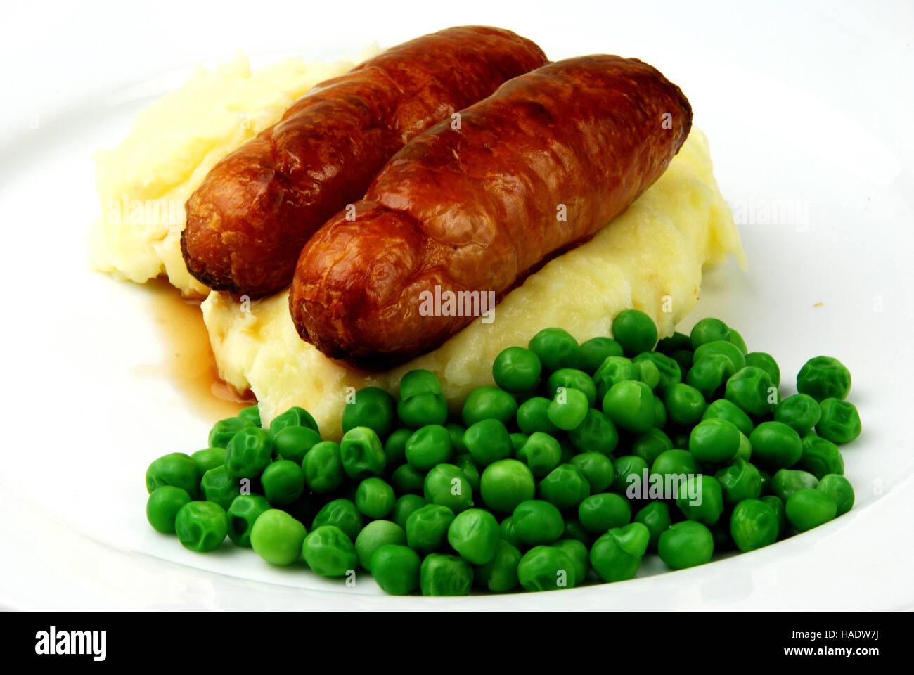 Purée de petits pois frais avec de la saucisse et de la sauce Banque D'Images