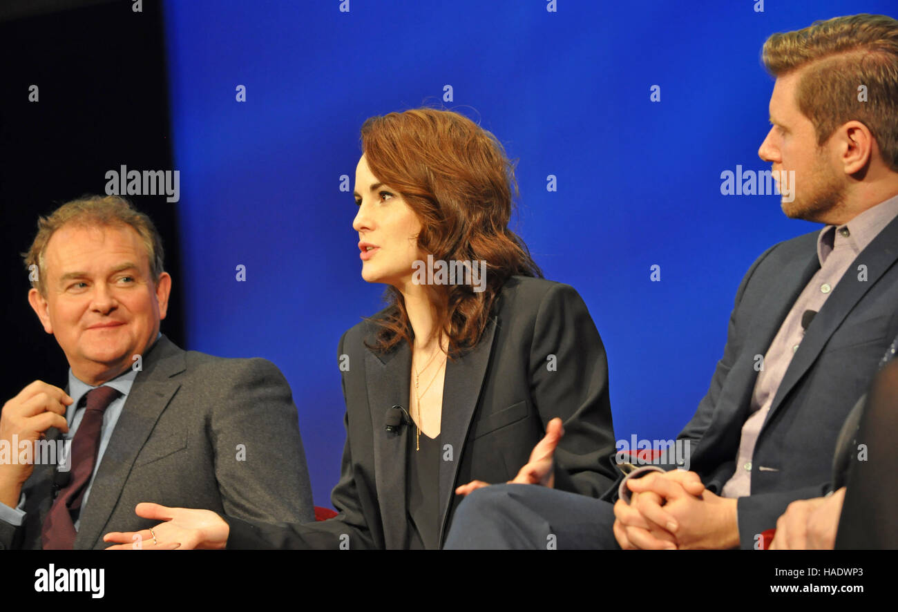 NY, NY Le 8 décembre 2015. Hugh Bonneville, Michelle Dockery et Allen Leech, 'Downtown' Abbaye PBS de bord. © Bruno Veronica/Alamy Banque D'Images