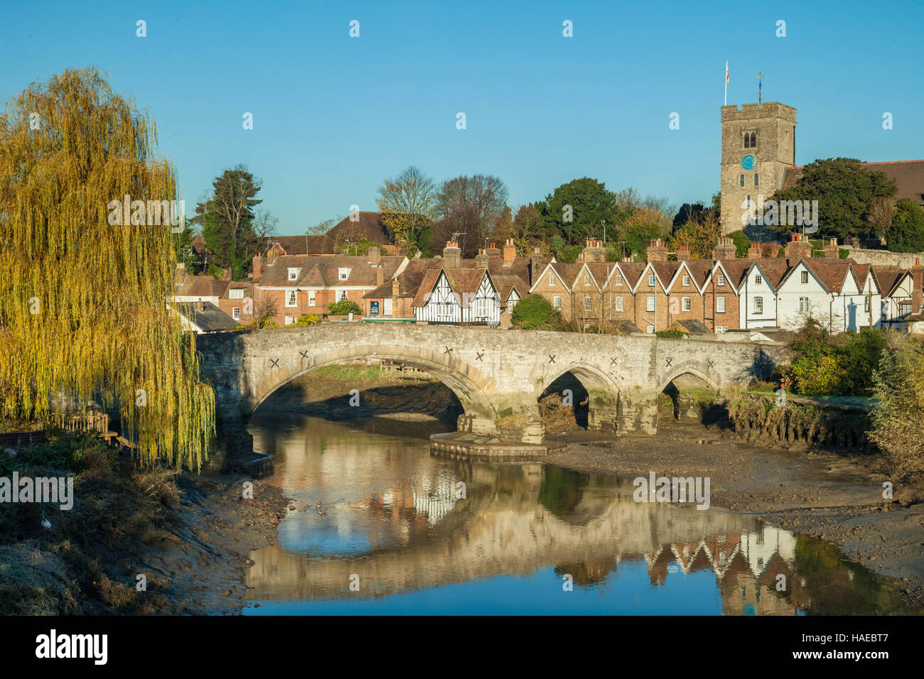 Matin d'automne dans le pittoresque village d'Aylesford, Kent, Angleterre. Banque D'Images