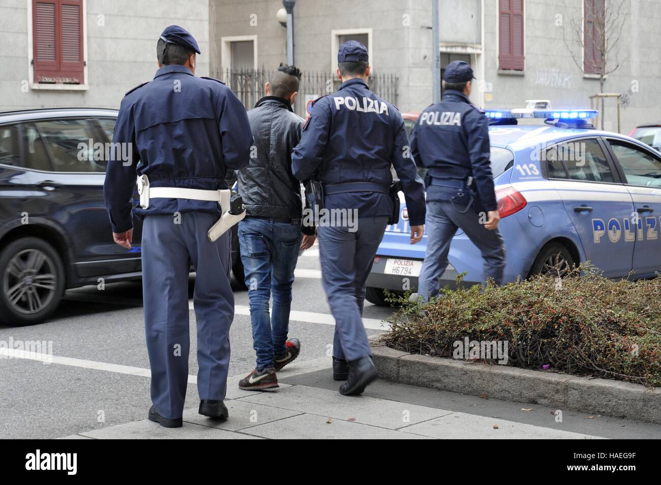 Milan, en novembre 2016, des patrouilles mixtes de police et l'armée pour le contrôle de la criminalité dans les régions à risque de la ville Banque D'Images