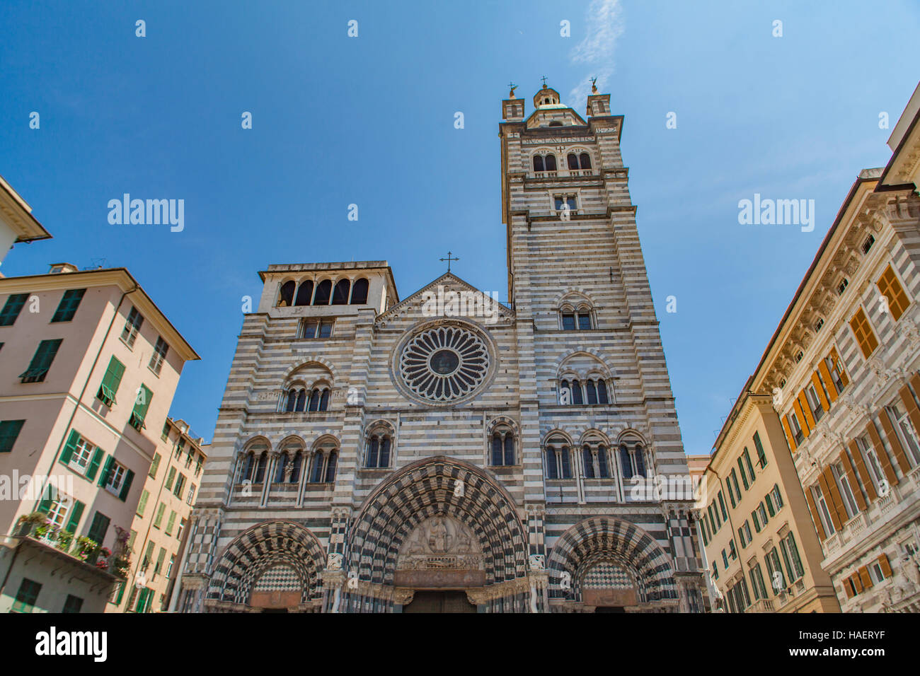 La Cathédrale de Gênes en Italie. La Cathédrale de Gênes est une cathédrale catholique romaine dédiée à Saint Laurent et est le siège de l'Archevêque de Gênes. Banque D'Images